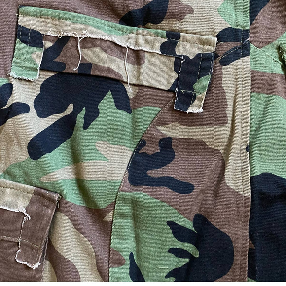 Mica's Camo Frayed Hem Cargo Skirt Olive SZ M NWT - Picture 12 of 13